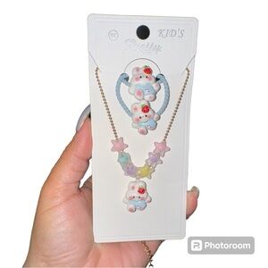 Kitty hair accessories and necklace‎